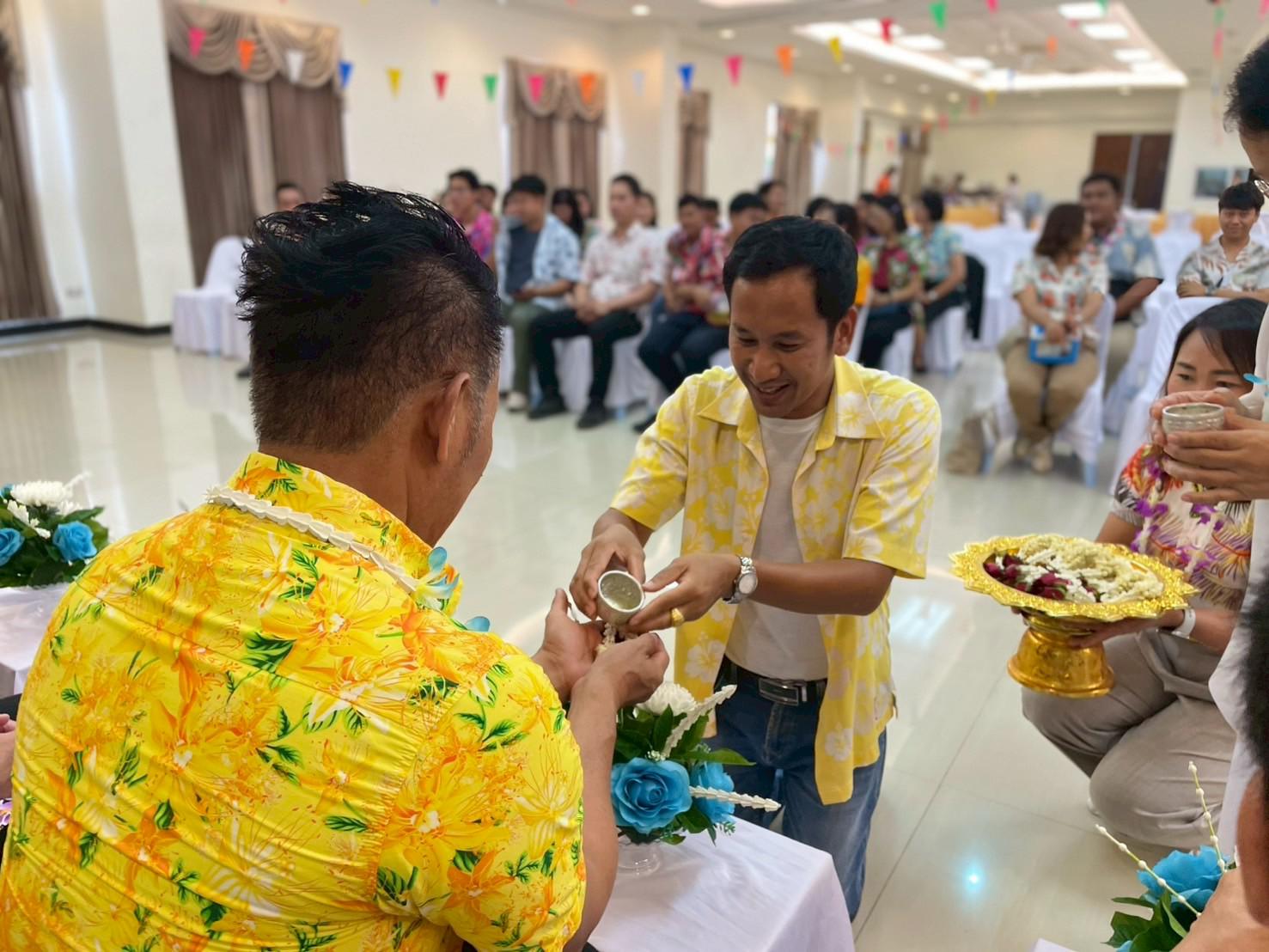 63. วันที่ 26 เมษายน 2568 สาขาการบริหารการศึกษา ได้จัดกิจกรรมรดน้ำดำหัวคณาจารย์ระดับบัณฑิตศึกษา ประจำสาขาการบริหารการศึกษา ณ ห้องประชุมครุร่มสัก 1 ชั้น 3 อาคารคณะครุศาสตร์